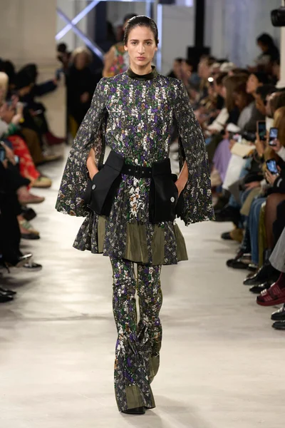Look 15